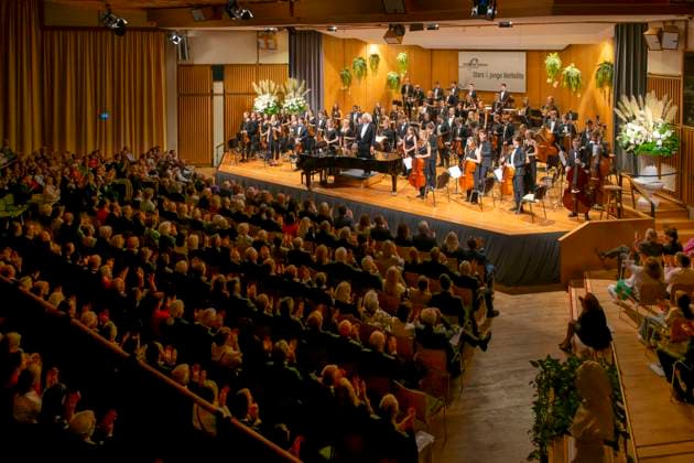 23.09.2023, Internationales Klassikfestival: Festival der Nationen 2023, im Kurhaus Bad Wörishofen im Unterallgäu, Konzert im Kursaal mit Pianist Igor Levit (GER) und vbw-Festival-Orchester. Musikalischer Leiter Christoph Adt. 23.09.2023, Klassikfestival Bad Wörishofen 23.09.2023, Klassikfestival Bad Wörishofen