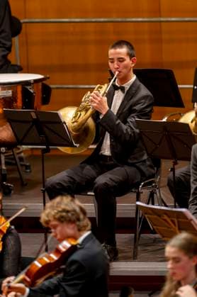 23.09.2023, Internationales Klassikfestival: Festival der Nationen 2023, im Kurhaus Bad Wörishofen im Unterallgäu, Konzert im Kursaal mit Pianist Igor Levit (GER) und vbw-Festival-Orchester. Posaune 23.09.2023, Klassikfestival Bad Wörishofen 23.09.2023, Klassikfestival Bad Wörishofen