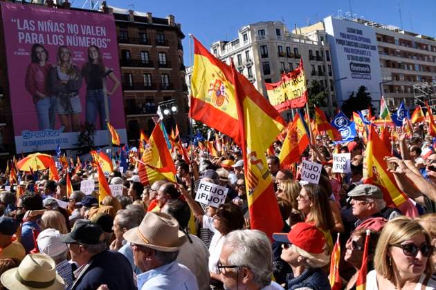 News Themen der Woche KW38 News Bilder des Tages PP protest against the amnesty 40,000 people demonstrate in the center of Madrid against the investiture pacts of the socialist party. A protest organized by the Popular Party in which historical leaders such as Mariano Rajoy and Jose Maria Aznar have participated, but also its current leader Alberto N Feijoo and also the popular Isabel Diaz Ayuso. MADRID MADRID SPAIN Copyright: xRichardxZubelzuxRichardxZubelzux PP protest against the amnesty (36)