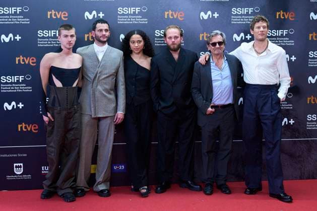 Entertainment Themen der Woche KW38 Entertainment Bilder des Tages San Sebastian Festival - Ex-Husbands Red Carpet Simon Van Buyten, Pedro Fontaine, James Norton, Griffin Dunne, Miles Heizer, Zora Casebere attended Ex-Husbands Red Carpet during 71st San Sebastian International Film Festival at Kursaal Theatre on September 24, 2023 in Donostia San Sebastian, Spain. Photo by ABACAPRESS.COM Donostia San Sebastian Euskadi Spain  Copyright: xABACAx 869088_001 ABACAx 869088_001