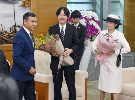 Japan crown prince winds up official trip to Vietnam Japanese Crown Prince Fumihito (C) and his wife Crown Princess Kiko are seen off at an airport in Da Nang, central Vietnam, on Sept. 25, 2023, after winding up their six-day official visit to Vietnam to mark the 50th anniversary of the establishment of diplomatic ties between Japan and Vietnam.  A14AA0001914838P