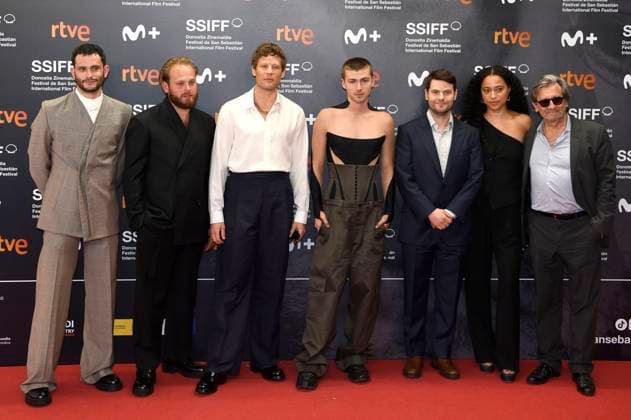 Pedro Fontaine, Simon Van Buyten, James Norton, Miles Heizer, Noah Pritzker, Zora Casebere und Griffin Dunne bei der Premiere des Kinofilms Ex-Husbands Men of Divorce auf dem 71. Internationalen Filmfestival San Sebastian Festival Internacional de Cine de San Sebastian im Kursaal. San Sebastian, 24.09.2023