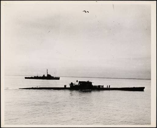 RECORD DATE NOT STATED Surrendered Kriegsmarine U-805 Entering Portsmouth, New Hampshire under Escort. This item is a photograph depicting German submarine U-805 entering Portsmouth, New Hampshire, where she surrendered to U.S. forces on May 14, 1945, one week following the surrender of Germany, which ended World War II in Europe and the Atlantic. 1945-05-14T00:00:00. Northeast Region (Boston, MA). Photographic Print. Department of the Navy. First Naval District. Office of the Assistant Chief of Staff for Administration. Office of the Historical Officer. ca. 1941-ca. 1946. Administrative History of the First Naval District in World War II Copyright: xpiemagsx piemagsnarww218062023-27 !ACHTUNG AUFNAHMEDATUM GESCHÄTZT!