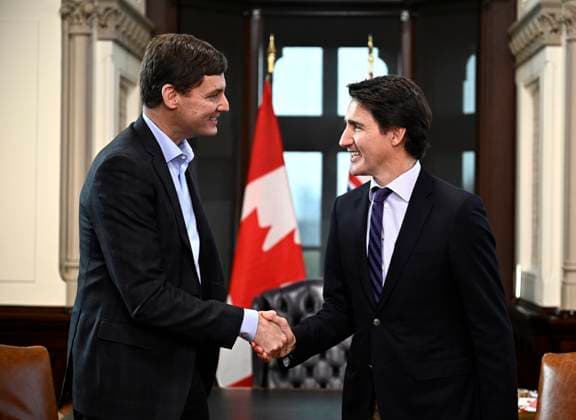 September 25, 2023, Ottawa, ON, CAN: Prime Minister Justin Trudeau meets with Premier of British Columbia David Eby in his office on Parliament Hill in Ottawa, on Monday, Sept. 25, 2023. Ottawa CAN  - ZUMAc35_ 20230925_zaf_c35_064 Copyright: xJustinxTangx