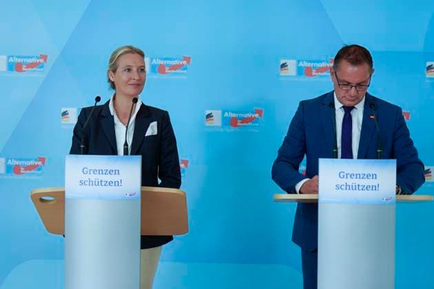 AfD-Bundestagsfraktion, Alice Weidel, Tino Chrupalla Fraktionssitzung AfD-Bundestagsfraktion, Pressestatement, Vorsitzende der AfD-Bundestagsfraktion, Bundessprecher, Alice Weidel, Tino Chrupalla Berlin Berlin GER *** AfD parliamentary group, Alice Weidel, Tino Chrupalla parliamentary group meeting AfD parliamentary group, press statement, chairwoman of the AfD parliamentary group, federal spokesman, Alice Weidel, Tino Chrupalla Berlin Berlin GER