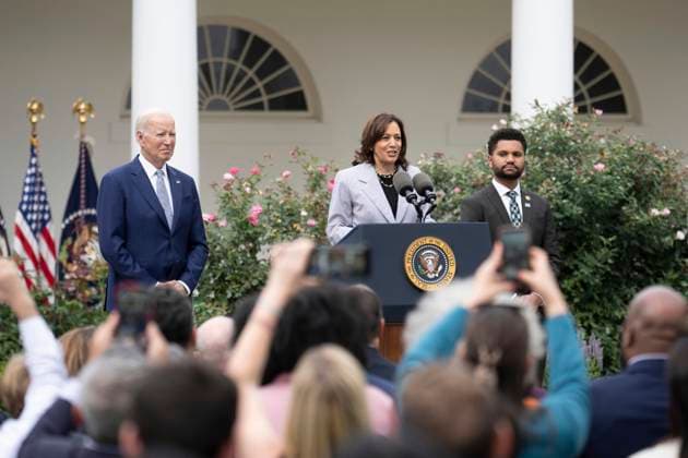 September 22, 2023, Washington, DC, United States: U.S. Vice President Kamala Harris delivers remarks on gun safety as President Joe Biden, left, and Rep. Maxwell Frost D-FL, right, look on during an event in announcing the creation of the Office of Gun Violence Prevention in the Rose Garden of the White House, September 22, 2023, in Washington, D.C. Washington United States - ZUMAp138 20230922_zaa_p138_019 Copyright: xAdamxSchultz WhitexHousex