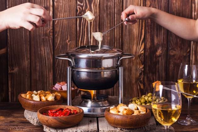 The cheese fondue Delicious Cheese Fondue on a fork on a wooden stand ,model released, Symbolfoto Copyright: xZoonar.com OksanaxShufrychx 11714132 ,model released, Symbolfoto ,property released