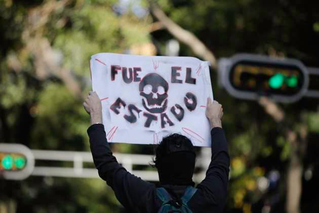 September 27, 2023, Mexico City, Mexico City, Mexico: Protester holding poster with the message It was the State Mexico City Mexico - ZUMAs310 20230927_zip_s310_012 Copyright: xLuisxExSalgadox