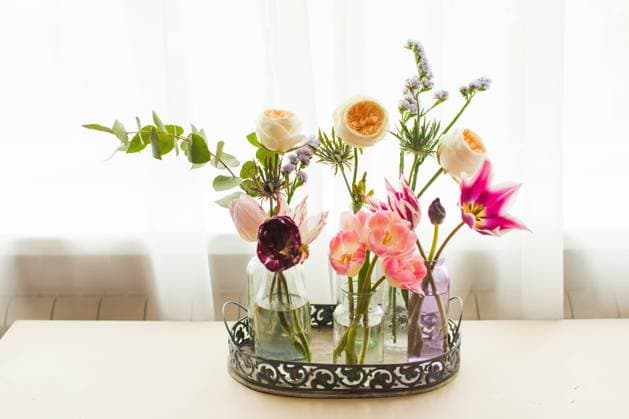 Tray with bottles with flowers, home decor Tray with bottles with flowers. Vintage style vases with tulips. Home decor ,model released, Symbolfoto Copyright: xZoonar.com OksanaxShufrychx 14401056 ,model released, Symbolfoto ,property released