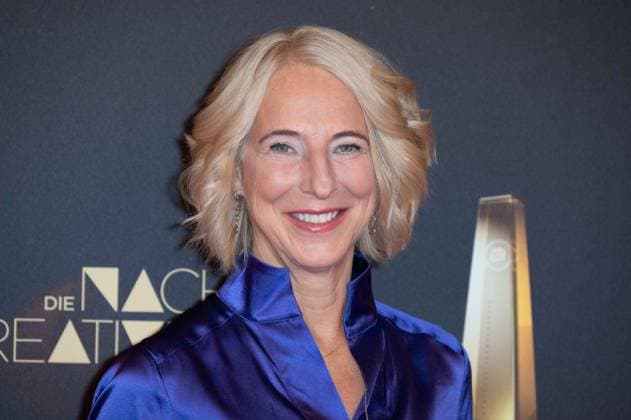 Katrin EIGENDORF, Journalistin, Roter Teppich, Red Carpet Show, Ankunft, arrival, Verleihung des Deutschen Fernsehpreises, Die Nacht der Kreativen - Der Deutsche Fernsehpreis 2023, Deutscher Fernsehpreis 2023 in Koeln, am 27.09.2022.