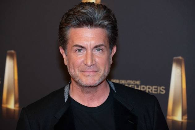 Mark ACHTERBERG, Regisseur, Roter Teppich, Red Carpet Show, Ankunft, arrival, Verleihung des Deutschen Fernsehpreises, Die Nacht der Kreativen - Der Deutsche Fernsehpreis 2023, Deutscher Fernsehpreis 2023 in Koeln, am 27.09.2022.