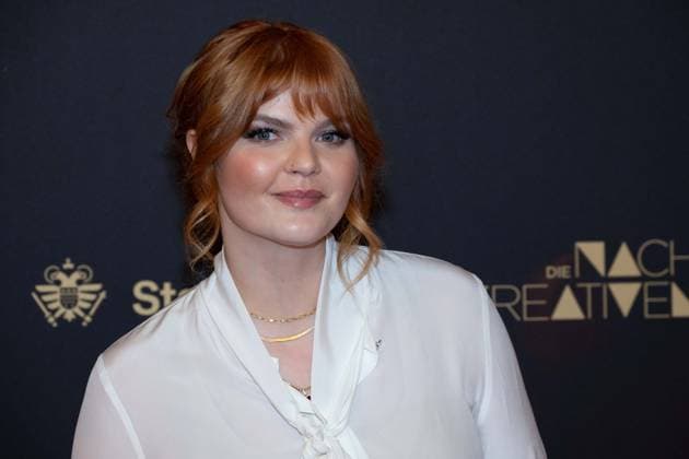 Sophie PASSMANN, Moderatorin und Autorin, Roter Teppich, Red Carpet Show, Ankunft, arrival, Verleihung des Deutschen Fernsehpreises, Die Nacht der Kreativen - Der Deutsche Fernsehpreis 2023, Deutscher Fernsehpreis 2023 in Koeln, am 27.09.2022.