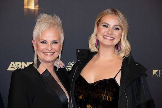 Katia CONVENTS und Tochter Catharina Kostuembildnerin Roter Teppich, Red Carpet Show, Ankunft, arrival, Verleihung des Deutschen Fernsehpreises, Die Nacht der Kreativen - Der Deutsche Fernsehpreis 2023, Deutscher Fernsehpreis 2023 in Koeln, am 27.09.2022.