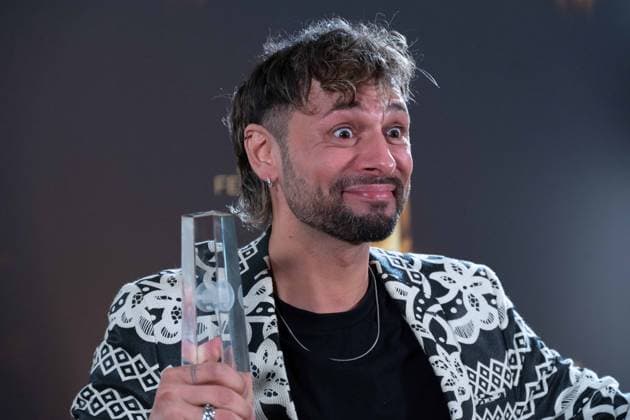 Preistraeger Angel GARCIA, Kostuembildner Beste Ausstattung Unterhaltung, Verleihung des Deutschen Fernsehpreises, Die Nacht der Kreativen - Der Deutsche Fernsehpreis 2023, Deutscher Fernsehpreis 2023 in Koeln, am 27.09.2022.