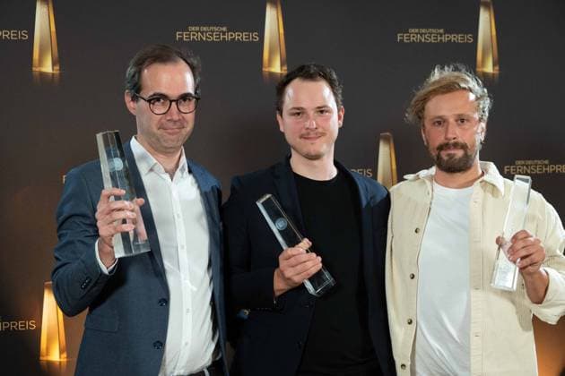 Preistraeger v.l. Rainer NIGRELLI, Cutter, Florian BOETTGER, Cutter Christoph OTTO, Cutter, Bester Schnitt Montage Fiktion, Roter Teppich, Red Carpet Show, Ankunft, arrival, Verleihung des Deutschen Fernsehpreises, Die Nacht der Kreativen - Der Deutsche Fernsehpreis 2023, Deutscher Fernsehpreis 2023 in Koeln, am 27.09.2022.