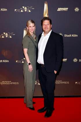 Magenta TV-Chef Arnim Butzen (Deutsche Telekom) in Begleitung von Dorothea Jacob bei der Nacht der Kreativen im Rahmen der Verleihung des Deutschen Fernsehpreises 2023 in der Kölner Flora. Köln, 27.09.2023 NRW Deutschland Copyright: xChristophxHardtx
