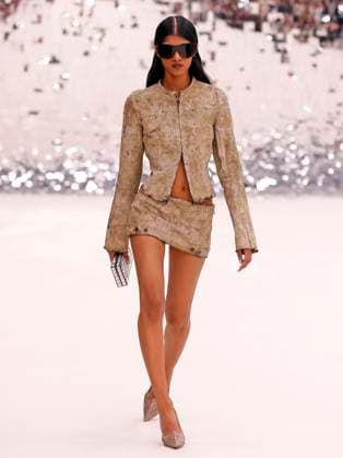 PFW - Acne Studios Runway A model walks the runway during the Acne Studios Womenswear Spring Summer 2024 show as part of Paris Fashion Week on September 27, 2023 in Paris, France. Photo by Alain Gil Gonzalez ABACAPRESS.COM Paris France  Copyright: xGil-GonzalezxAlain ABACAx 869482_050 Gil-GonzalezxAlain ABACAx 869482_050