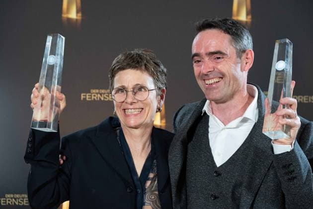 Preistraeger Gabriela REUMER und Matthias MUESSE, Müsse, Beste Ausstattung Fiktion, Roter Teppich, Red Carpet Show, Ankunft, arrival, Verleihung des Deutschen Fernsehpreises, Die Nacht der Kreativen - Der Deutsche Fernsehpreis 2023, Deutscher Fernsehpreis 2023 in Koeln, am 27.09.2022.