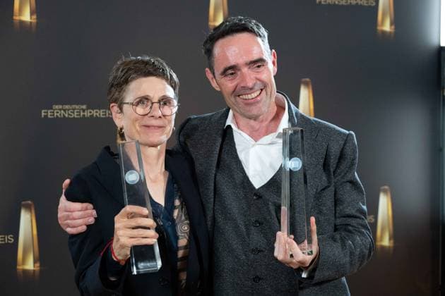 Preistraeger Gabriela REUMER und Matthias MUESSE, Müsse, Beste Ausstattung Fiktion, Roter Teppich, Red Carpet Show, Ankunft, arrival, Verleihung des Deutschen Fernsehpreises, Die Nacht der Kreativen - Der Deutsche Fernsehpreis 2023, Deutscher Fernsehpreis 2023 in Koeln, am 27.09.2022.