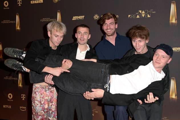 Oskar Belton, Leo Fuchs, Max Mattis, Emil Belton und Bruno Alexander bei der Verleihung des Deutschen Fernsehpreises 2023 - Die Nacht der Kreativen in der Flora Köln. Köln, 27.09.2023