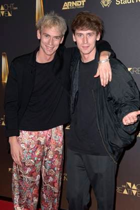 Emil Belton und Oskar Belton bei der Verleihung des Deutschen Fernsehpreises 2023 - Die Nacht der Kreativen in der Flora Köln. Köln, 27.09.2023