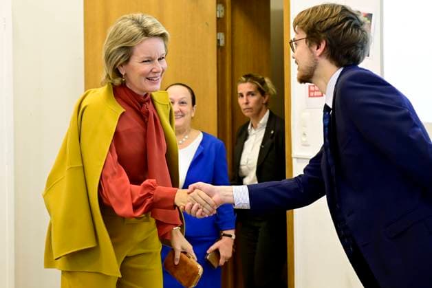 HRH Queen Mathilde Visits Musica Mundi in Waterloo WATERLOO, BELGIUM - SEPTEMBER 28 : Queen Mathilde of Belgium is visiting the Musica Mundi school in Waterloo. This international school offers young gifted musicians aged 10 to 18 the opportunity to combine professional music training with a general secondary education program. Young talents from all over the world receive intensive individual instrument training and classroom lessons in music and general education. The Queen attends a lesson, attends a concert and meets the teachers and students..Visit pictured on SEPTEMBER 28, 2023 in Waterloo, Belgium, 28 09 2023 Waterloo Belgium  Copyright: xPhilipxReynaersx