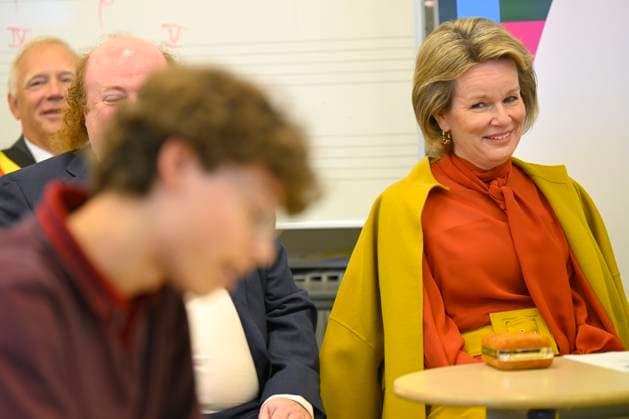 HRH Queen Mathilde Visits Musica Mundi in Waterloo WATERLOO, BELGIUM - SEPTEMBER 28 : Queen Mathilde of Belgium is visiting the Musica Mundi school in Waterloo. This international school offers young gifted musicians aged 10 to 18 the opportunity to combine professional music training with a general secondary education program. Young talents from all over the world receive intensive individual instrument training and classroom lessons in music and general education. The Queen attends a lesson, attends a concert and meets the teachers and students..Visit pictured on SEPTEMBER 28, 2023 in Waterloo, Belgium, 28 09 2023 Waterloo Belgium  Copyright: xPhilipxReynaersx