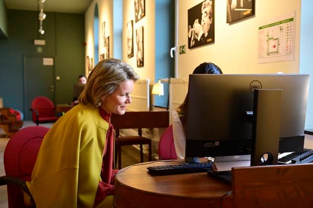 HRH Queen Mathilde Visits Musica Mundi in Waterloo WATERLOO, BELGIUM - SEPTEMBER 28 : Queen Mathilde of Belgium is visiting the Musica Mundi school in Waterloo. This international school offers young gifted musicians aged 10 to 18 the opportunity to combine professional music training with a general secondary education program. Young talents from all over the world receive intensive individual instrument training and classroom lessons in music and general education. The Queen attends a lesson, attends a concert and meets the teachers and students..Visit pictured on SEPTEMBER 28, 2023 in Waterloo, Belgium, 28 09 2023 Waterloo Belgium  Copyright: xPhilipxReynaersx