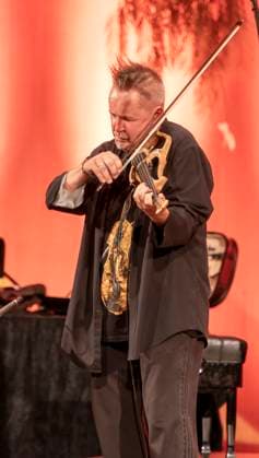 27.09.2023, Internationales Klassikfestival: Festival der Nationen 2023, im Kurhaus Bad Wörishofen im Unterallgäu, Der britische Violinist Nigel Kennedy & friends, 27.09.2023, Klassikfestival Bad Wörishofen 27.09.2023, Klassikfestival Bad Wörishofen
