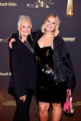 Designerin Katia Convents und Tochter und Model Catharina Convents (r) bei der Nacht der Kreativen im Rahmen der Verleihung des Deutschen Fernsehpreises 2023 in der Kölner Flora. Köln, 27.09.2023 NRW Deutschland Copyright: xChristophxHardtx