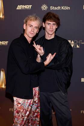 Die Schauspieler-Zwillinge Oskar Belton und Emil Belton bei der Nacht der Kreativen im Rahmen der Verleihung des Deutschen Fernsehpreises 2023 in der Kölner Flora. Köln, 27.09.2023 NRW Deutschland Copyright: xChristophxHardtx