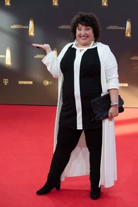 Meltem KAPTAN, Schauspielerin, Roter Teppich, Red Carpet Show, Ankunft, arrival, Verleihung des Deutschen Fernsehpreises, Der Deutsche Fernsehpreis 2023, Deutscher Fernsehpreis 2023 in den MMC Studios Koeln, am 28.09.2023.