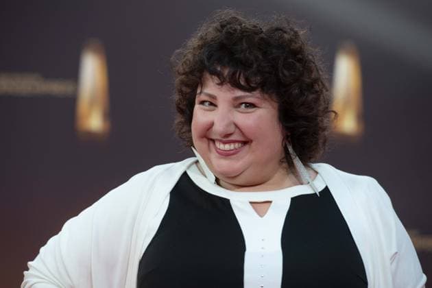 Meltem KAPTAN, Schauspielerin, Roter Teppich, Red Carpet Show, Ankunft, arrival, Verleihung des Deutschen Fernsehpreises, Der Deutsche Fernsehpreis 2023, Deutscher Fernsehpreis 2023 in den MMC Studios Koeln, am 28.09.2023.