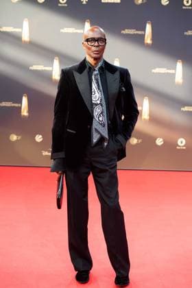 Bruce DARNELL, Model, Roter Teppich, Red Carpet Show, Ankunft, arrival, Verleihung des Deutschen Fernsehpreises, Der Deutsche Fernsehpreis 2023, Deutscher Fernsehpreis 2023 in den MMC Studios Koeln, am 28.09.2023.