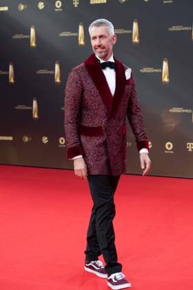 Sebastian PUFPAFF, Roter Teppich, Red Carpet Show, Ankunft, arrival, Verleihung des Deutschen Fernsehpreises, Der Deutsche Fernsehpreis 2023, Deutscher Fernsehpreis 2023 in den MMC Studios Koeln, am 28.09.2023.