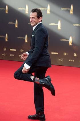 Hans-Werner MEYER, Schauspieler, Roter Teppich, Red Carpet Show, Ankunft, arrival, Verleihung des Deutschen Fernsehpreises, Der Deutsche Fernsehpreis 2023, Deutscher Fernsehpreis 2023 in den MMC Studios Koeln, am 28.09.2023.