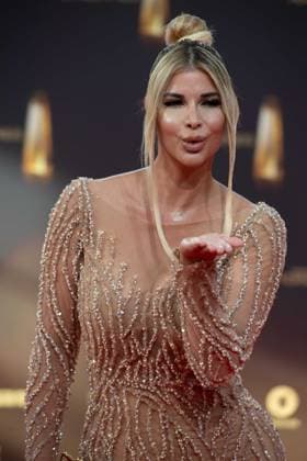 Micaela SCHAEFER, Model, Roter Teppich, Red Carpet Show, Ankunft, arrival, Verleihung des Deutschen Fernsehpreises, Der Deutsche Fernsehpreis 2023, Deutscher Fernsehpreis 2023 in den MMC Studios Koeln, am 28.09.2023.