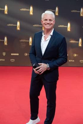 Guido CANTZ, Moderator, Roter Teppich, Red Carpet Show, Ankunft, arrival, Verleihung des Deutschen Fernsehpreises, Der Deutsche Fernsehpreis 2023, Deutscher Fernsehpreis 2023 in den MMC Studios Koeln, am 28.09.2023.
