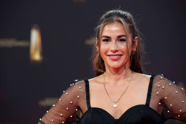 Sarah ENGELS, Saengerin, Roter Teppich, Red Carpet Show, Ankunft, arrival, Verleihung des Deutschen Fernsehpreises, Der Deutsche Fernsehpreis 2023, Deutscher Fernsehpreis 2023 in den MMC Studios Koeln, am 28.09.2023.