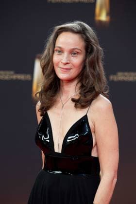 Jeanette HAIN, Schauspielerin, Roter Teppich, Red Carpet Show, Ankunft, arrival, Verleihung des Deutschen Fernsehpreises, Der Deutsche Fernsehpreis 2023, Deutscher Fernsehpreis 2023 in den MMC Studios Koeln, am 28.09.2023.