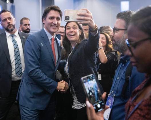 September 28, 2023, Montreal, PQ, Canada: Prime Minister Justin Trudeau poses for photos with attendees at the All In artificial intelligence conference Thursday, September 28, 2023 in Montreal. Montreal Canada  - ZUMAc35_ 20230928_zaf_c35_082 Copyright: xRyanxRemiorzx