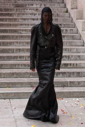 PFW Rick Owens Runway A model walks the runway during the Rick Owens Womenswear Spring Summer 2024 show as part of Paris Fashion Week in Paris, France on September 28, 2023. Photo by Aurore Marechal ABACAPRESS.COM Paris France  Copyright: xMarechalxAurore ABACAx 869620_047 MarechalxAurore ABACAx 869620_047