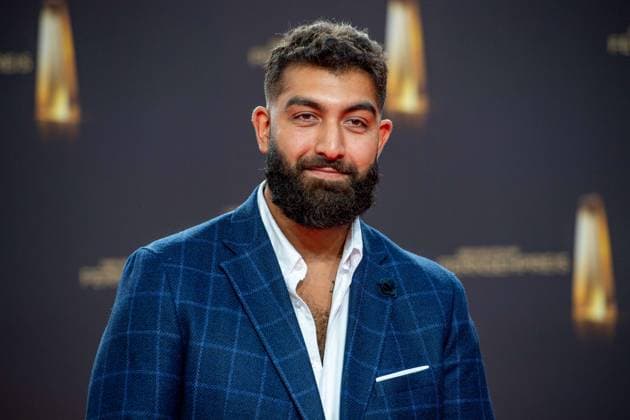 Faisal KAWUSI, Comedian, Roter Teppich, Red Carpet Show, Ankunft, arrival, Verleihung des Deutschen Fernsehpreises, Der Deutsche Fernsehpreis 2023, Deutscher Fernsehpreis 2023 in den MMC Studios Koeln, am 28.09.2023.