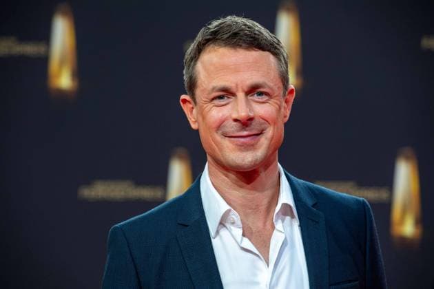 Alexander BOMMES, Moderator, Roter Teppich, Red Carpet Show, Ankunft, arrival, Verleihung des Deutschen Fernsehpreises, Der Deutsche Fernsehpreis 2023, Deutscher Fernsehpreis 2023 in den MMC Studios Koeln, am 28.09.2023.