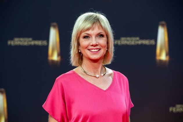 Ilka ESSMUELLER, Eßmüller, Moderatorin, Roter Teppich, Red Carpet Show, Ankunft, arrival, Verleihung des Deutschen Fernsehpreises, Der Deutsche Fernsehpreis 2023, Deutscher Fernsehpreis 2023 in den MMC Studios Koeln, am 28.09.2023.