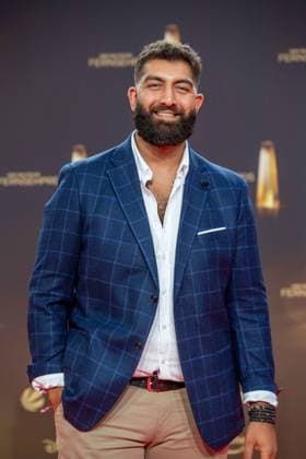 Faisal KAWUSI, Comedian, Roter Teppich, Red Carpet Show, Ankunft, arrival, Verleihung des Deutschen Fernsehpreises, Der Deutsche Fernsehpreis 2023, Deutscher Fernsehpreis 2023 in den MMC Studios Koeln, am 28.09.2023.