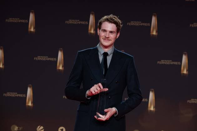 Preistraeger Philip FROISSANT, Schauspieler Kategorie Bester Schauspieler fuer Die Kaiserin, Verleihung des Deutschen Fernsehpreises, Der Deutsche Fernsehpreis 2023, Deutscher Fernsehpreis 2023 in den MMC Studios Koeln, am 28.09.2023.