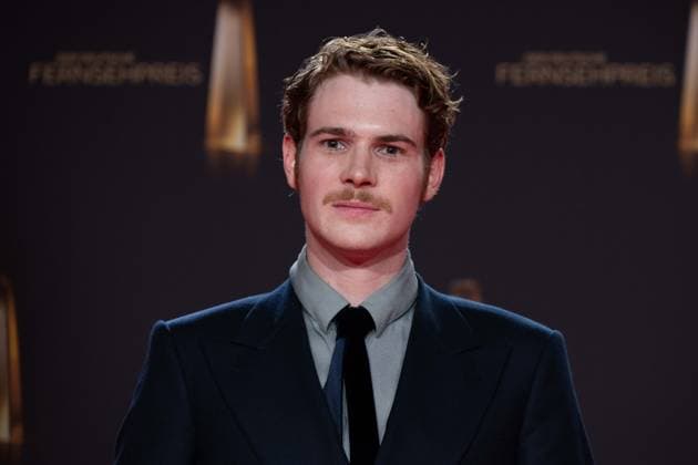 Preistraeger Philip FROISSANT, Schauspieler Kategorie Bester Schauspieler fuer Die Kaiserin, Verleihung des Deutschen Fernsehpreises, Der Deutsche Fernsehpreis 2023, Deutscher Fernsehpreis 2023 in den MMC Studios Koeln, am 28.09.2023.