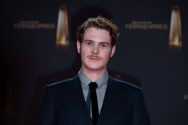Preistraeger Philip FROISSANT, Schauspieler Kategorie Bester Schauspieler fuer Die Kaiserin, Verleihung des Deutschen Fernsehpreises, Der Deutsche Fernsehpreis 2023, Deutscher Fernsehpreis 2023 in den MMC Studios Koeln, am 28.09.2023.
