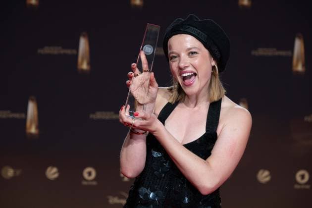 Preistraeger Jella HAASE, Schauspielerin, Kategorie Schauspielerin fuer Kleo, Verleihung des Deutschen Fernsehpreises, Der Deutsche Fernsehpreis 2023, Deutscher Fernsehpreis 2023 in den MMC Studios Koeln, am 28.09.2023.